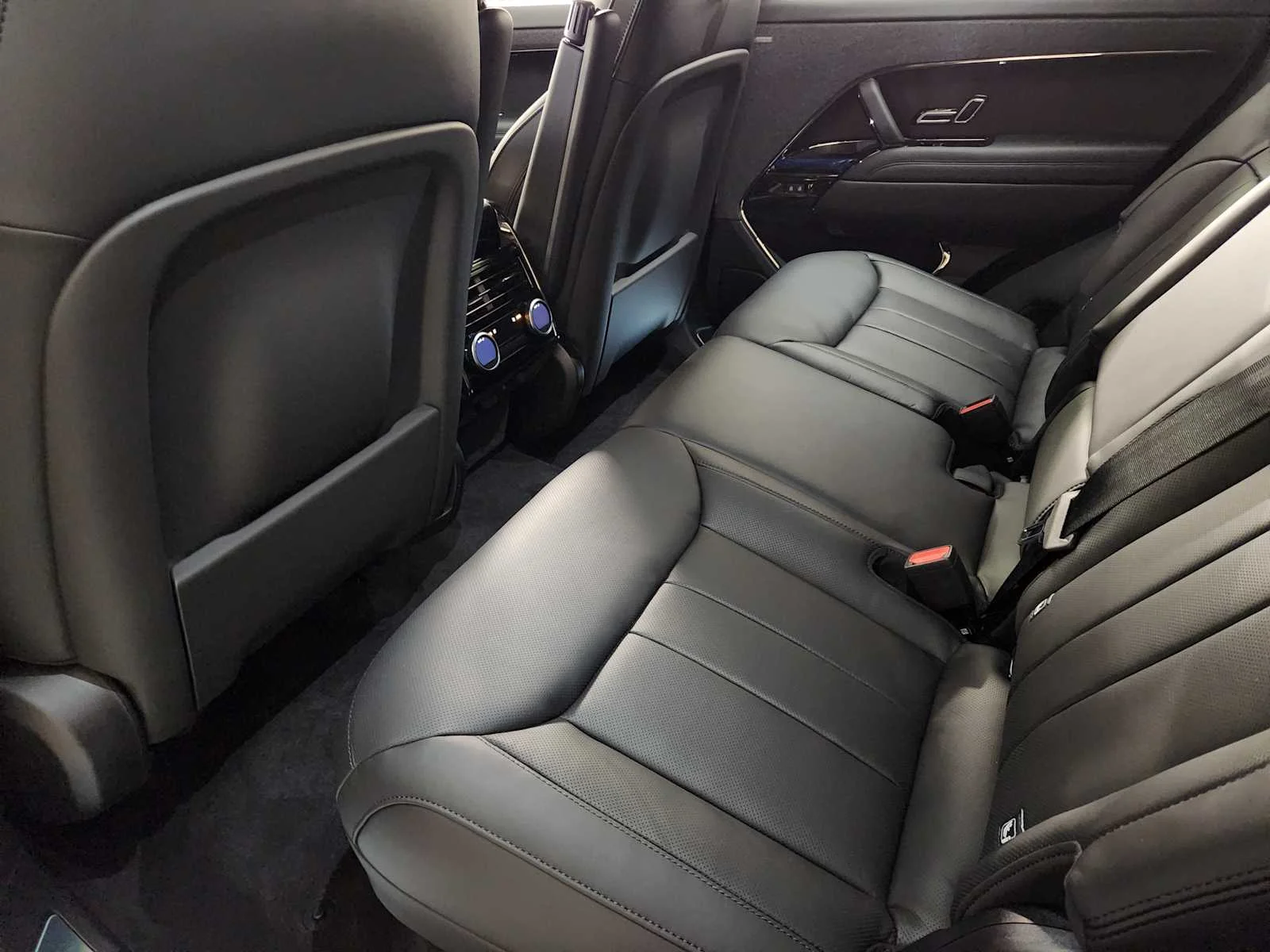 New 2026 Fuji White Land Rover Dynamic SE - P400 image 47