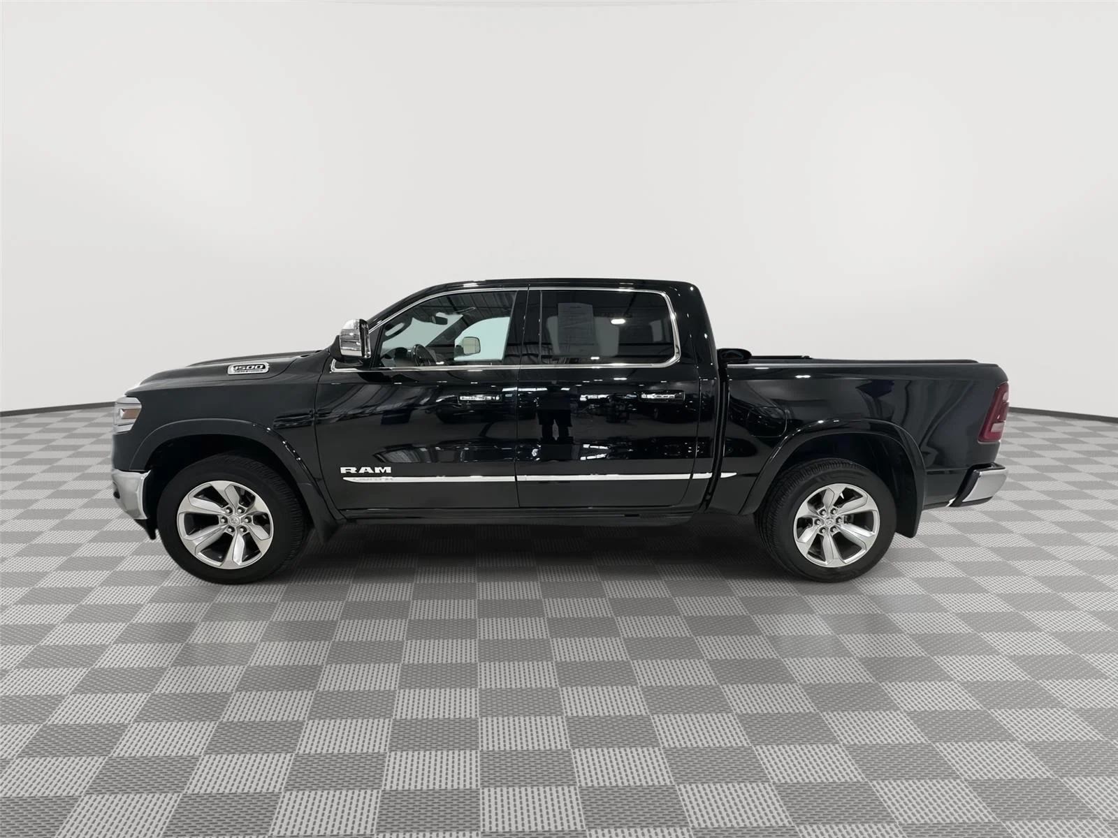 Used 2022 RAM Ram 1500 Pickup Limited with VIN 1C6SRFHT3NN301864 for sale in Alexandria, Minnesota