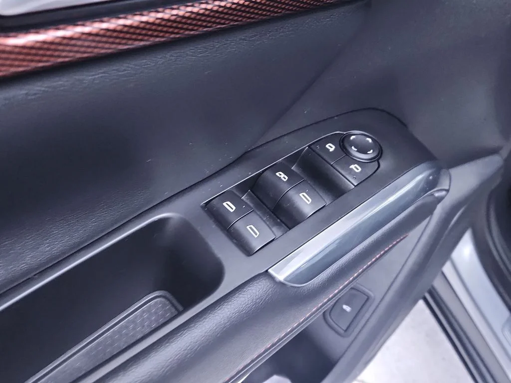 Used 2025 Gray Chevrolet Z71 image 13