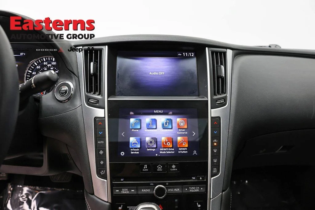 Used 2023 White INFINITI LUXE image 18
