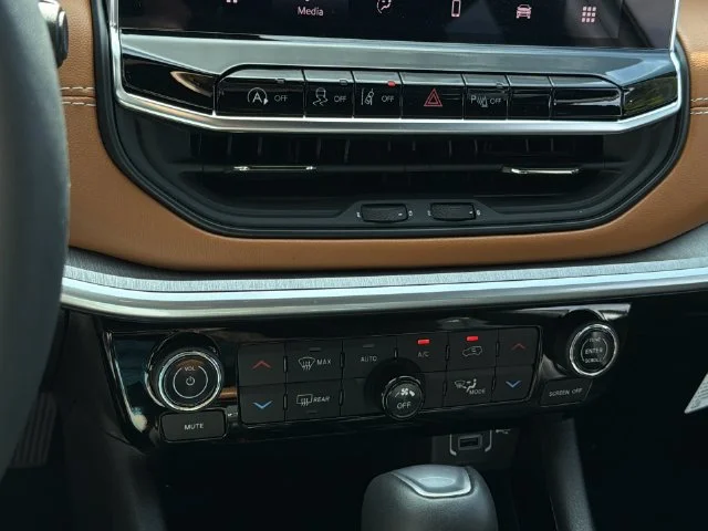Used 2025 White Jeep Limited image 13