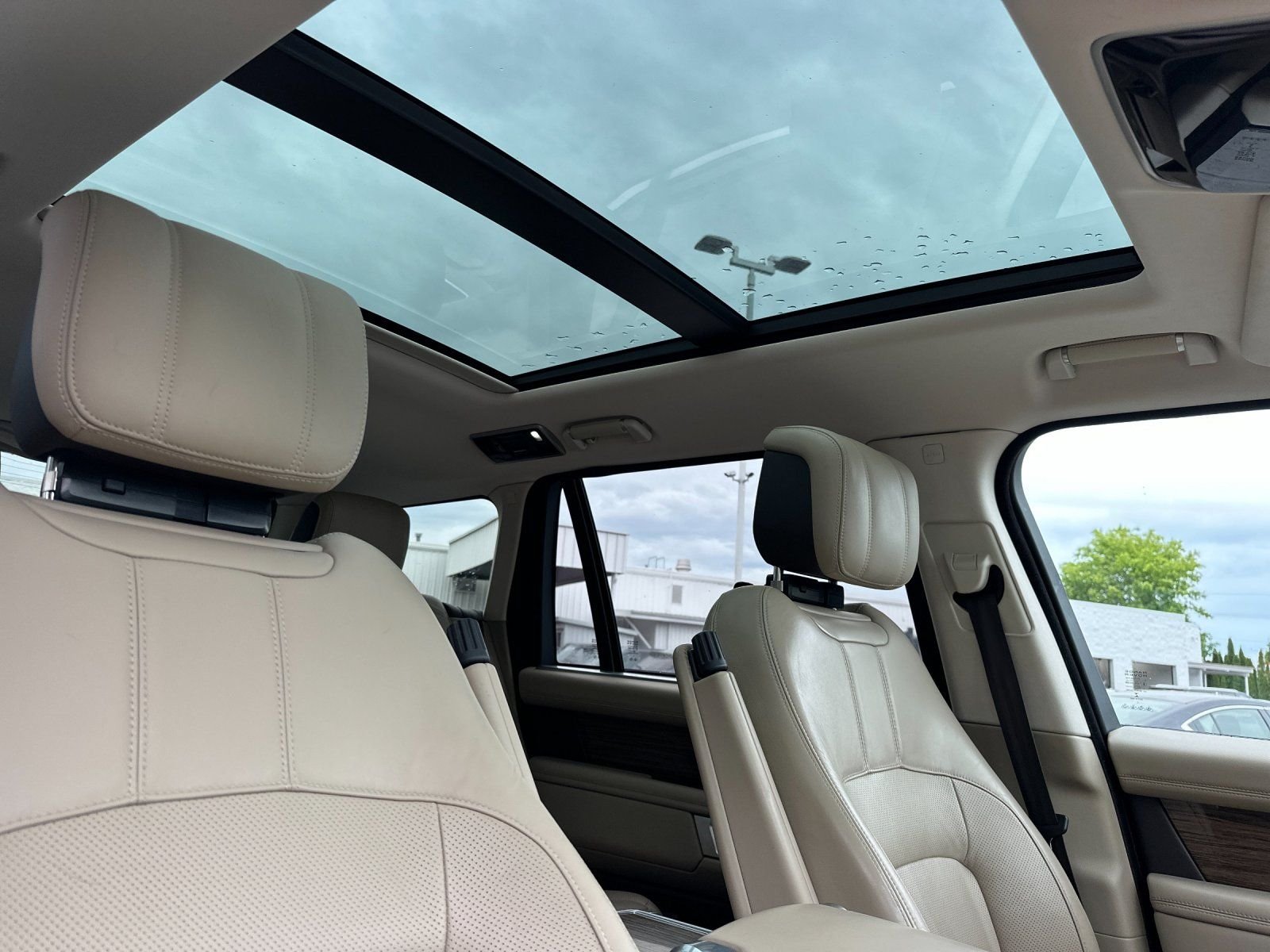 Used 2018  Land Rover 5.0L V8 Supercharged image 16