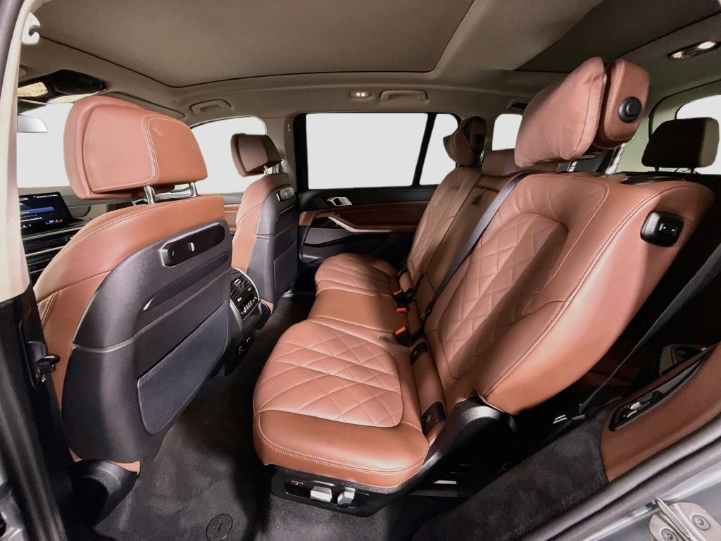 Used 2026 Skyscraper Gray Metallic BMW xDrive40i image 21