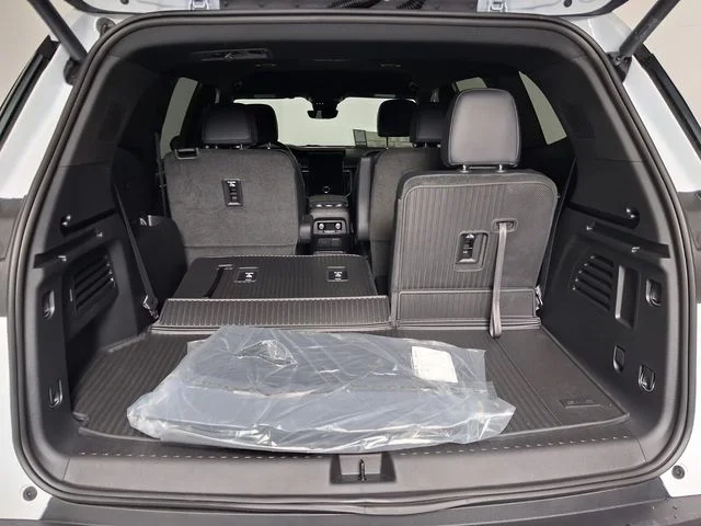 2026 GMC Acadia Elevation - Photo 13