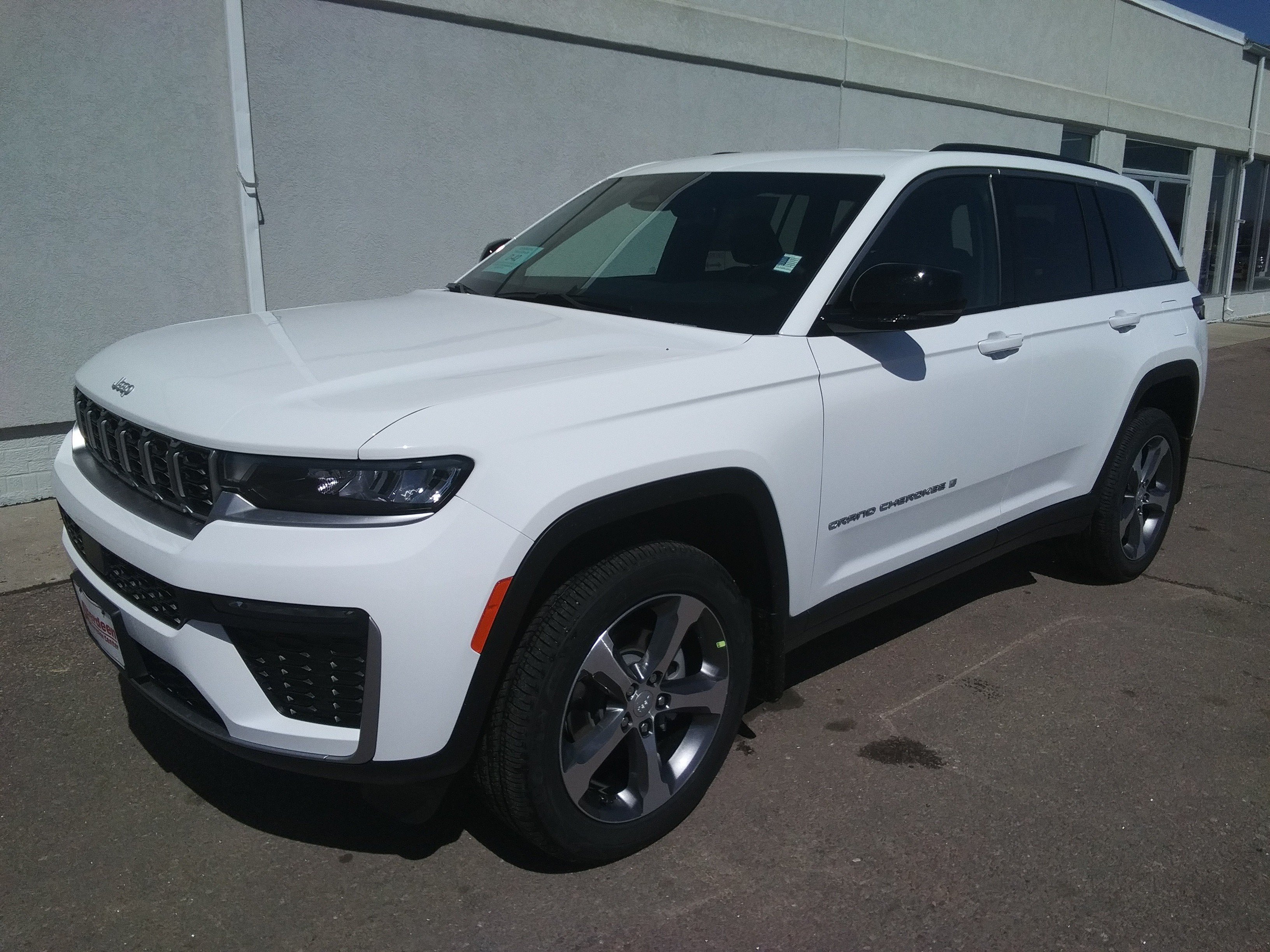 New 2026 Bright White Clear-Coat Exterior Paint Jeep Limited image 2