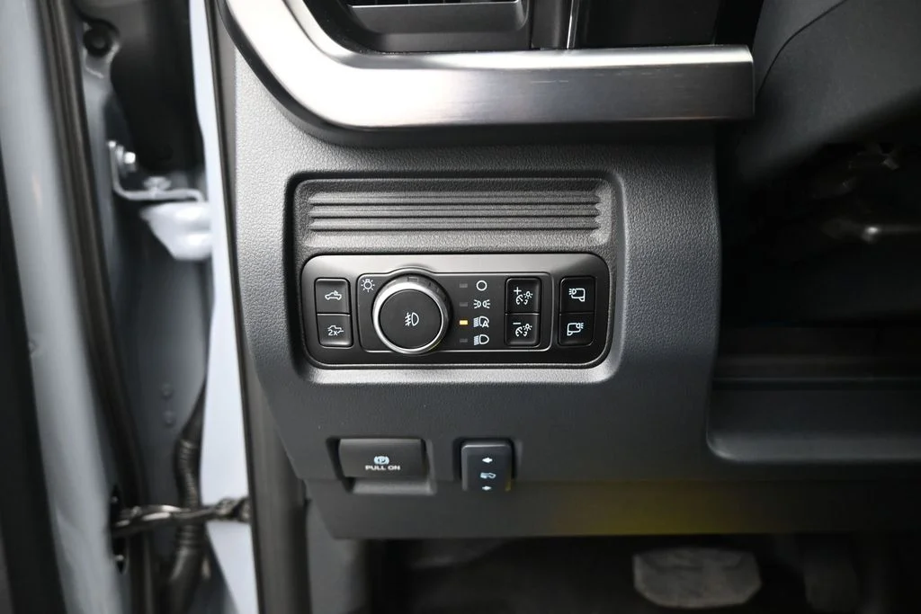 New 2026 Glacier Gray Metallic Tri-Coat Ford Lariat image 12
