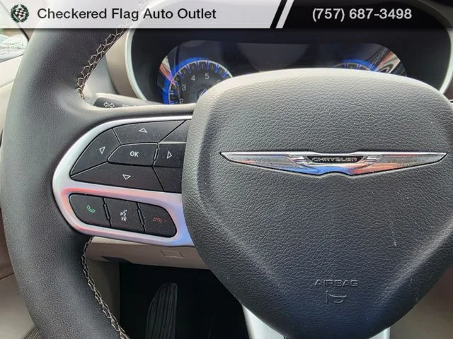 Used 2022 Brilliant Black Crystal Pearlcoat Chrysler LX image 13