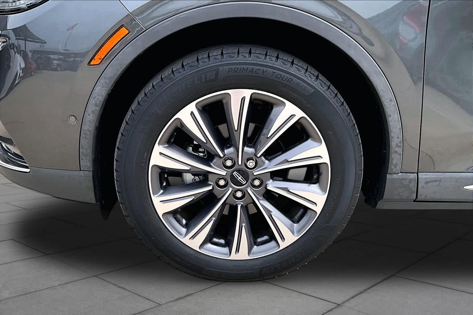 Used 2020 Magnetic Gray Lincoln Reserve image 11