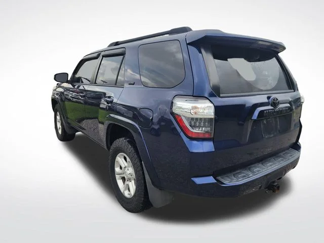 Used 2015 Blue Toyota SR5 image 9