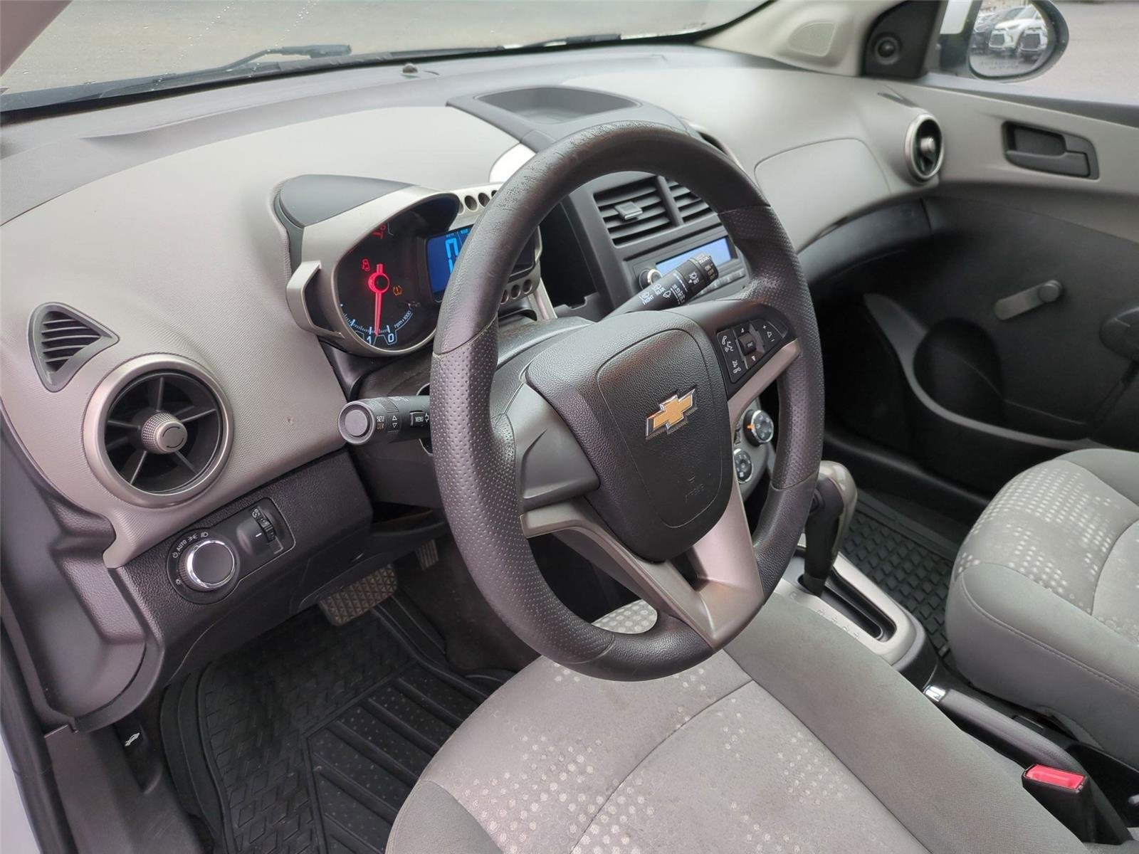 Used 2016 Summit White Chevrolet LS image 18