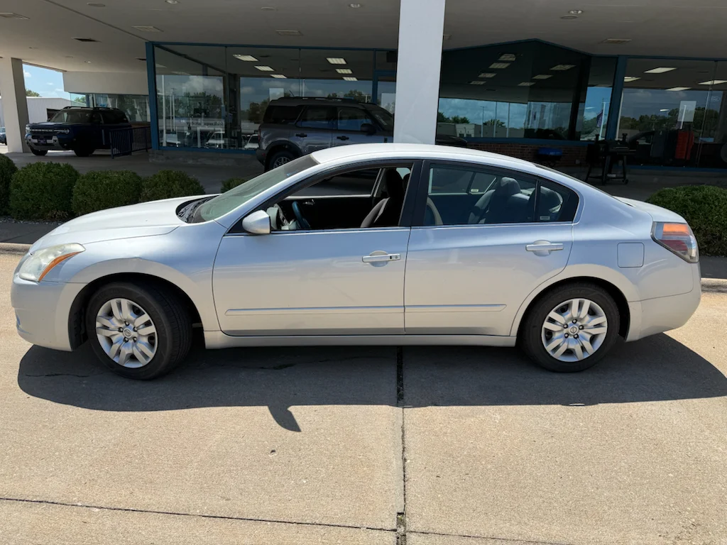 Used 2011 Brilliant Silver Nissan 2.5 S image 13