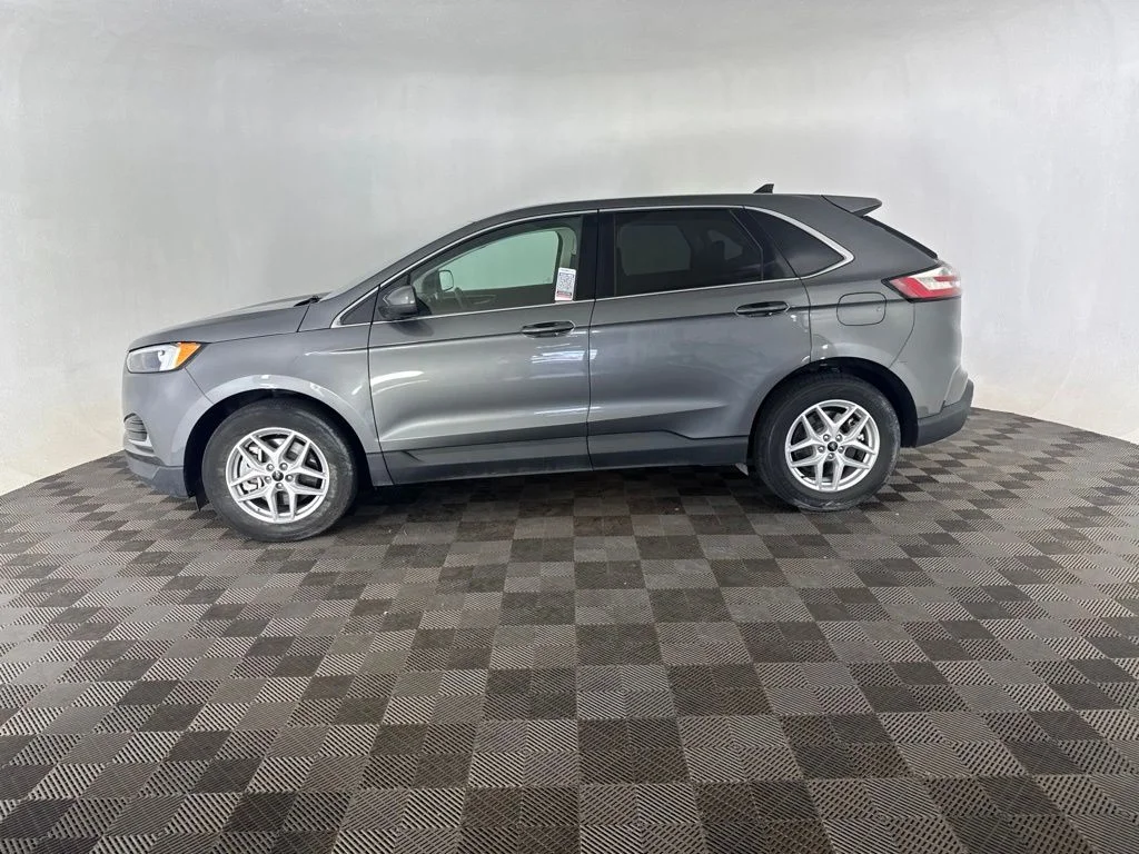 Used 2023 Gray Ford SEL image 9