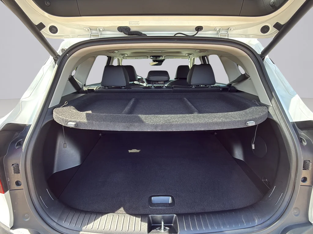 Used 2024 Snow White Pearl Kia SX image 30