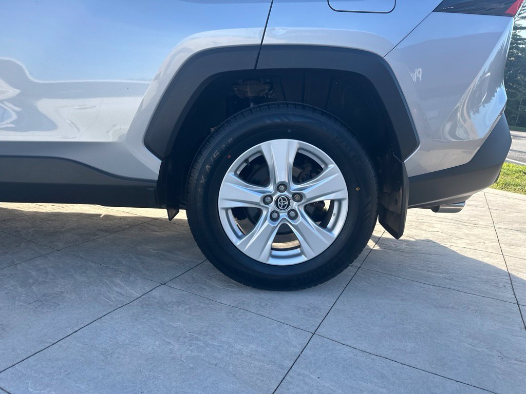 2020 Toyota RAV4 XLE - Photo 6