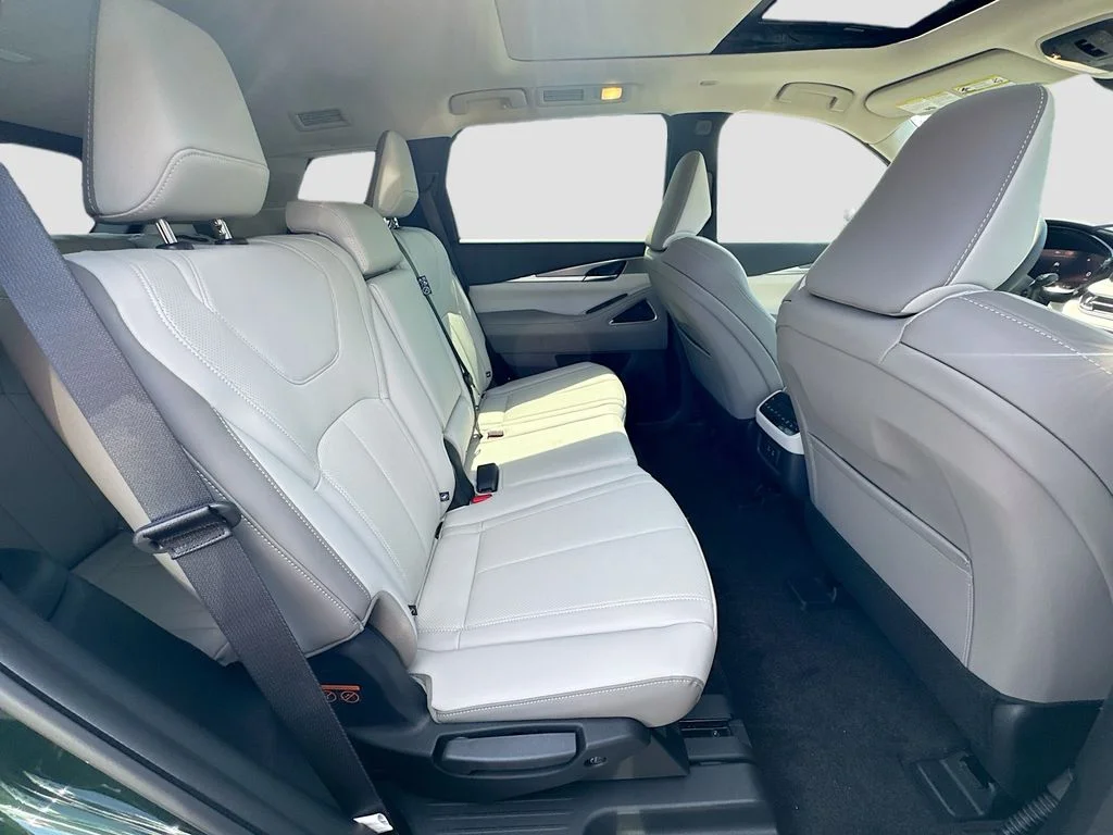 New 2027 DEEP EMERALD INFINITI Luxe FWD image 30