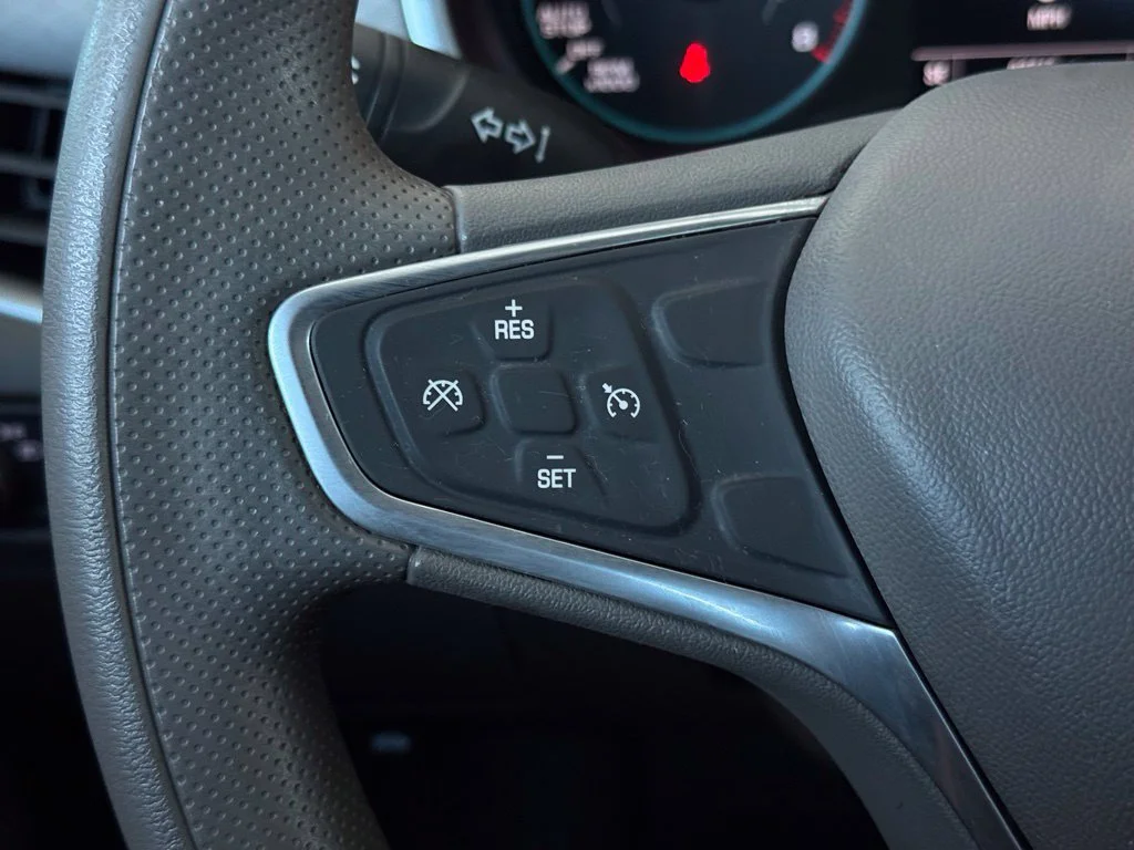 Used 2022 SUMMIT WHITE Chevrolet LT image 27