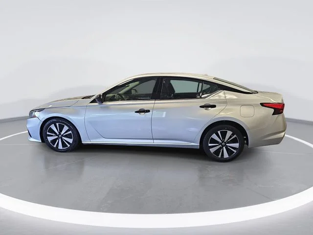 Used 2019 Silver Nissan 2.5 SL image 6