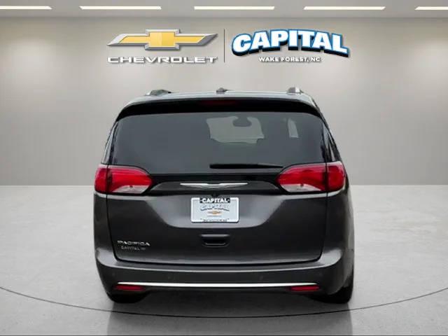 Used 2017 Gray Chrysler Touring-L Plus image 4
