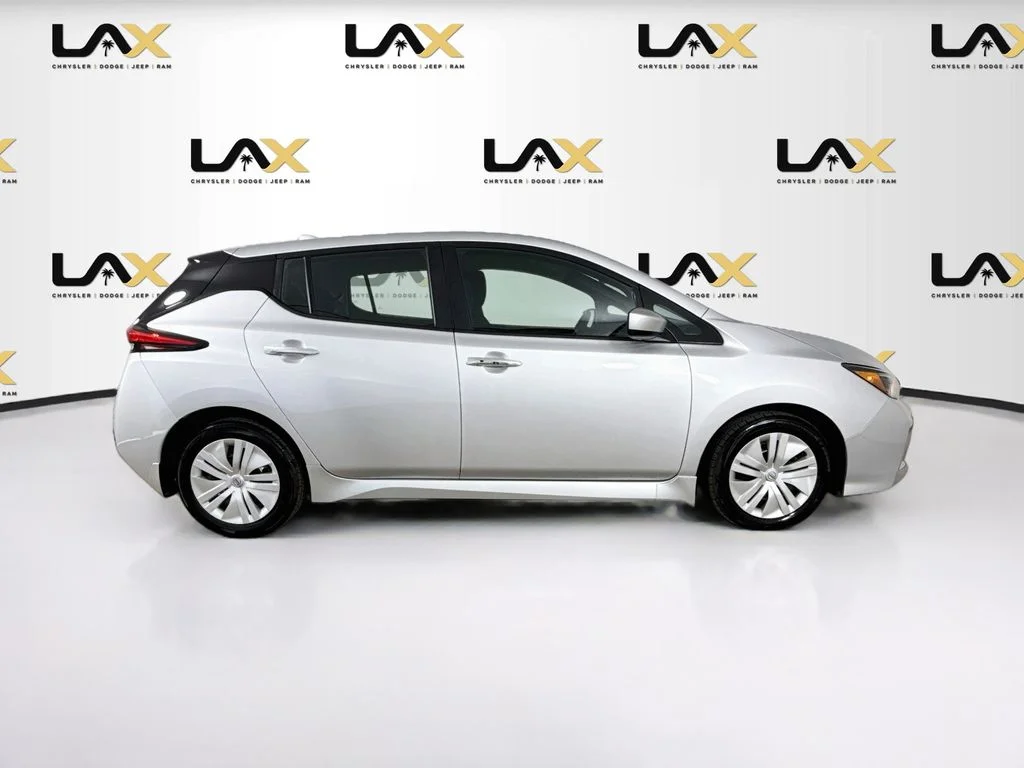 Used 2023 Silver Nissan S image 8