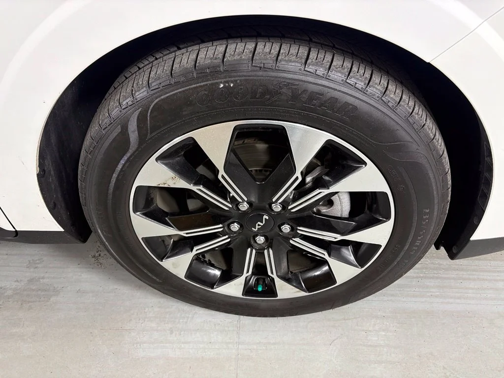 Used 2024 White Kia EX image 11
