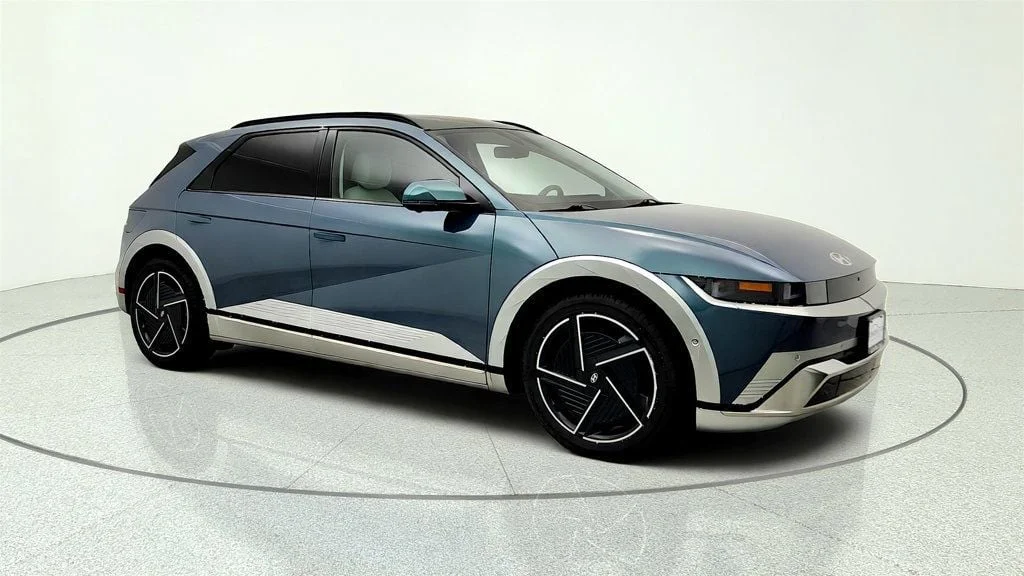 Used 2025 Digital Teal Hyundai Limited AWD image 3