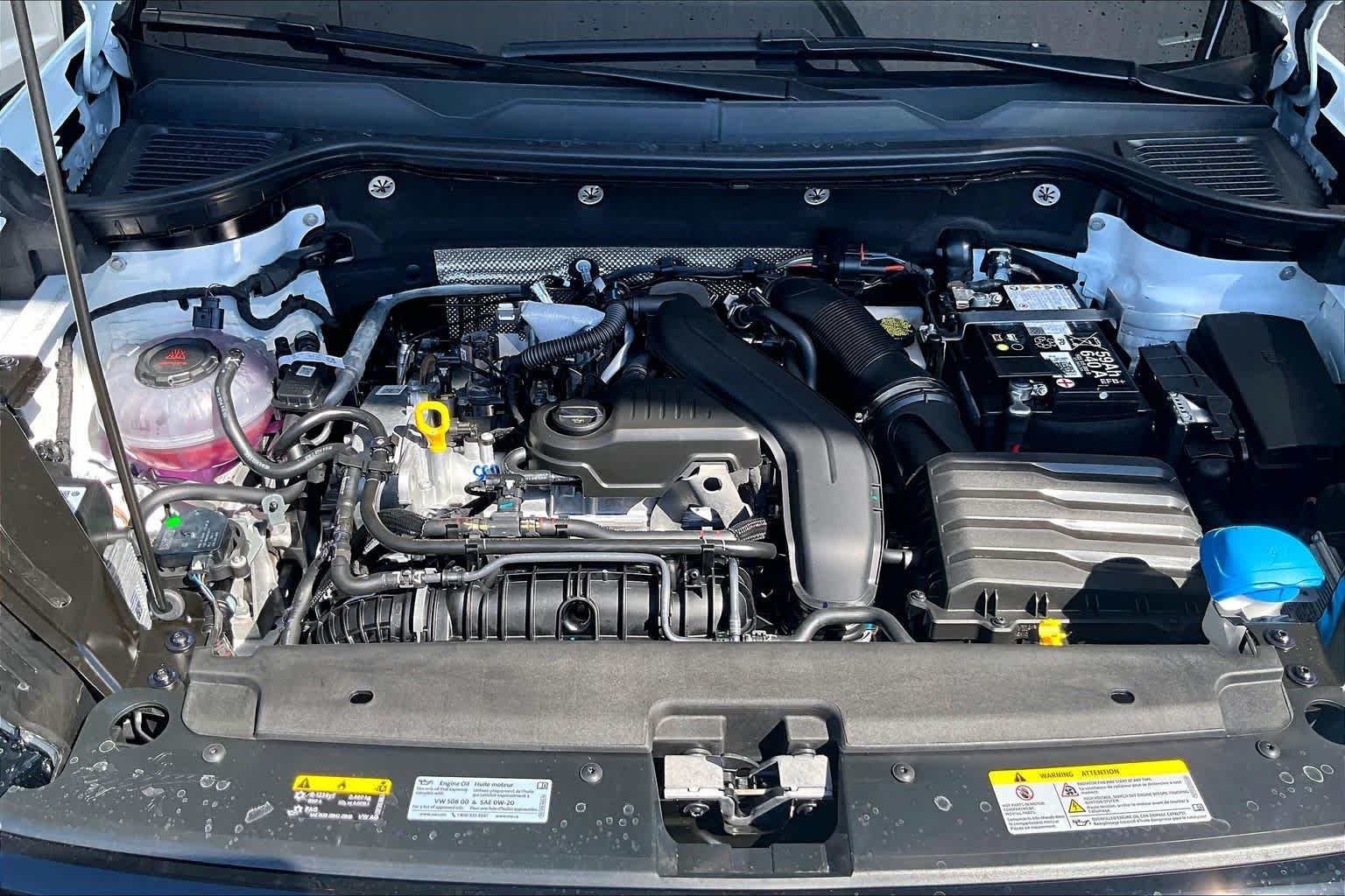 New 2027 Pure White exte Volkswagen SE image 16