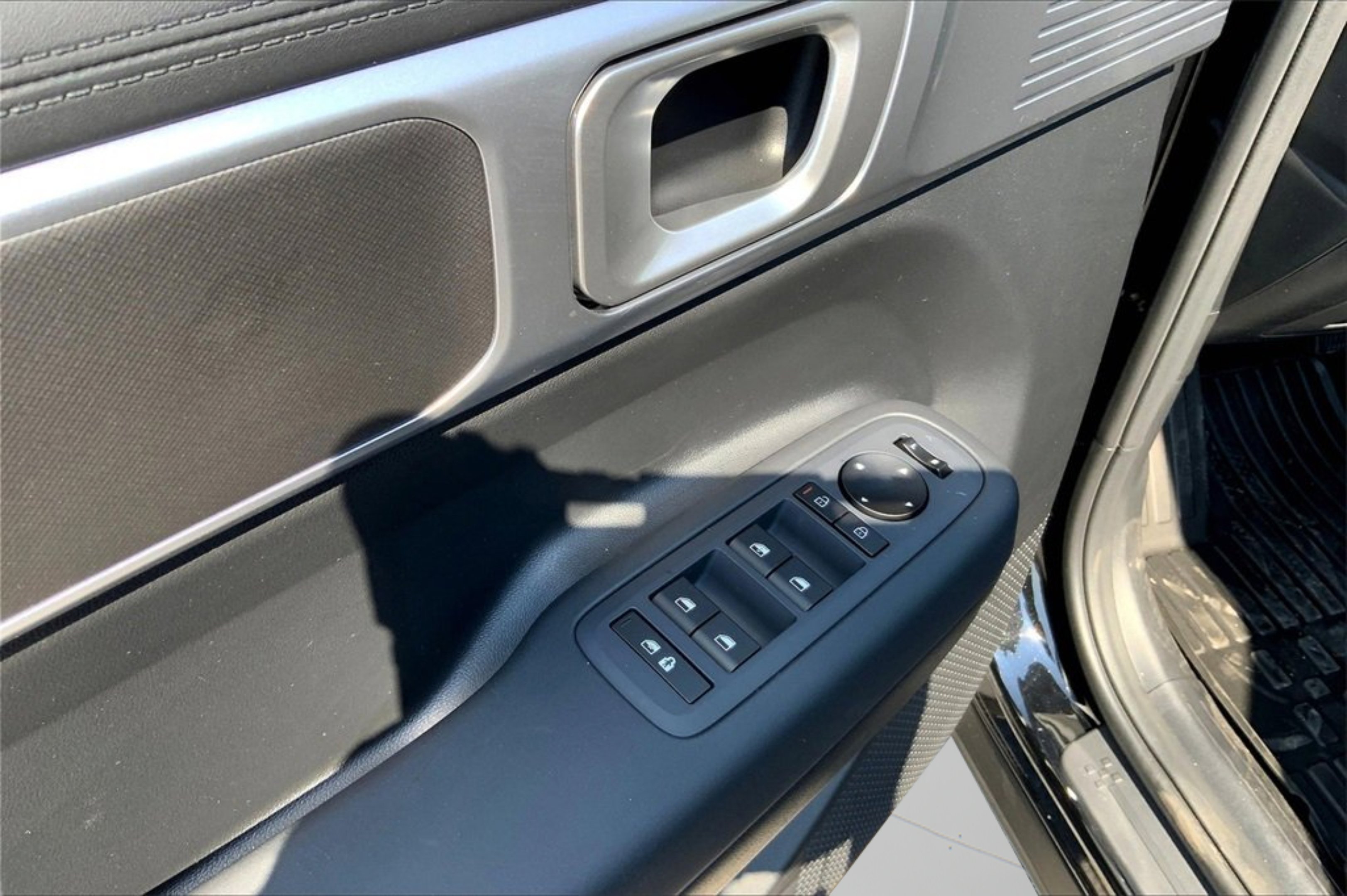New 2026 Phantom Black Hyundai SE FWD image 18