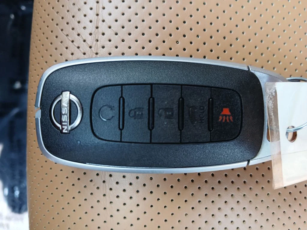 Used 2023 White Nissan Platinum image 49