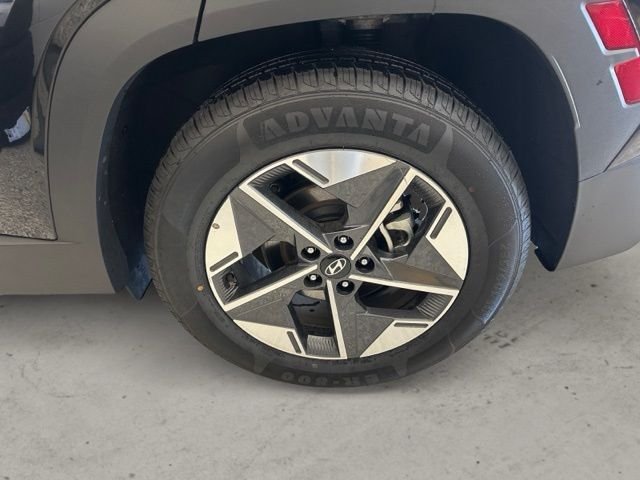 Used 2025 Black Hyundai SEL image 9