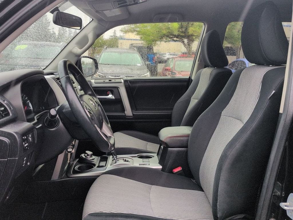 Used 2016 Midnight Black Metallic Toyota SR5 image 12