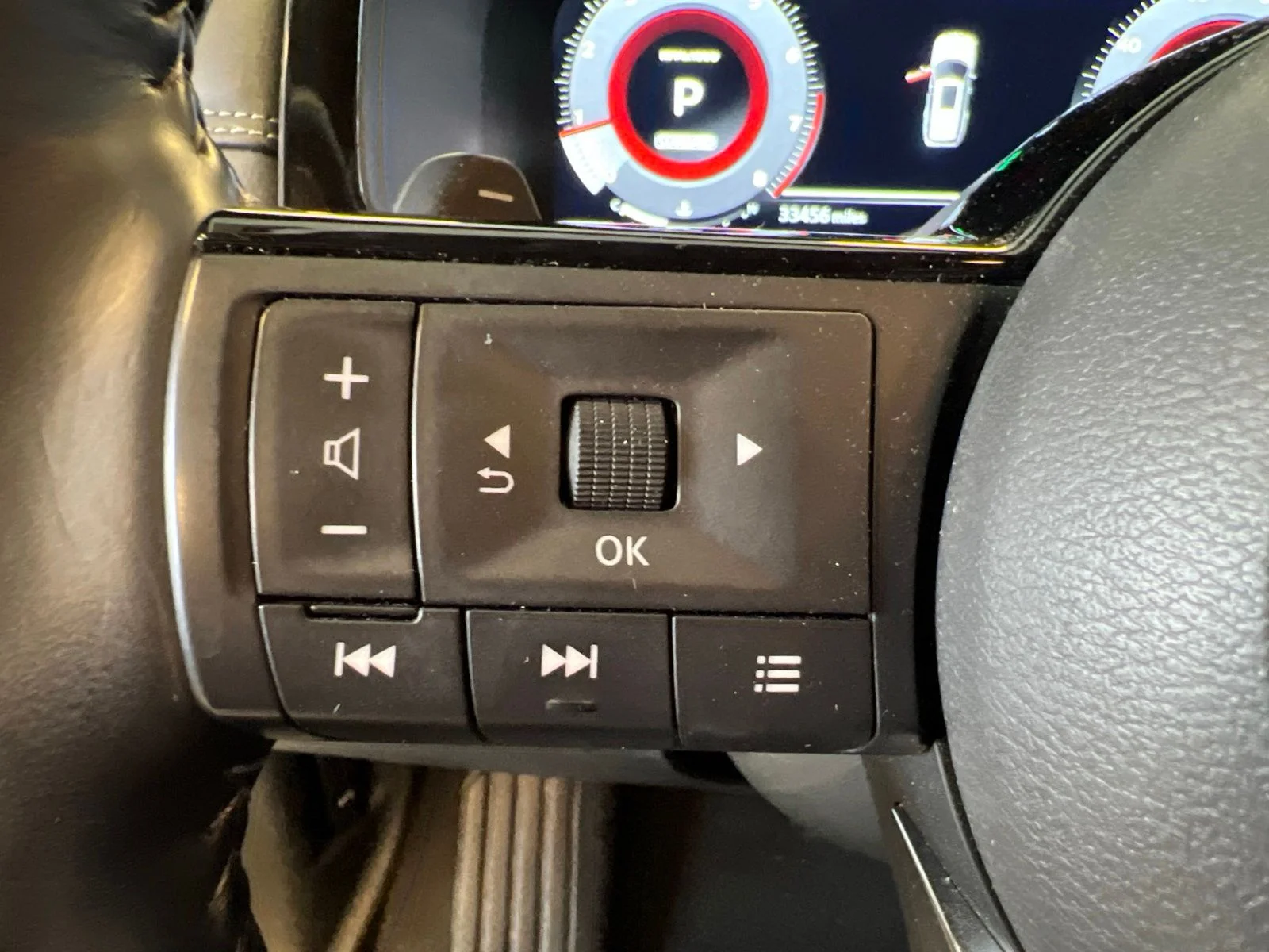 Used 2023 White Nissan Platinum image 35