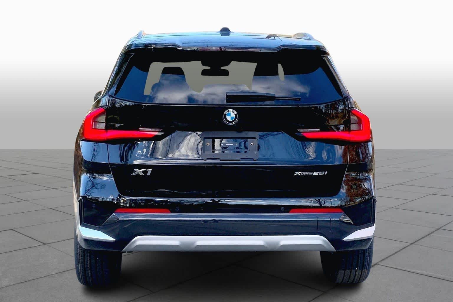 Used 2026 Jet Black BMW xDrive28i image 4