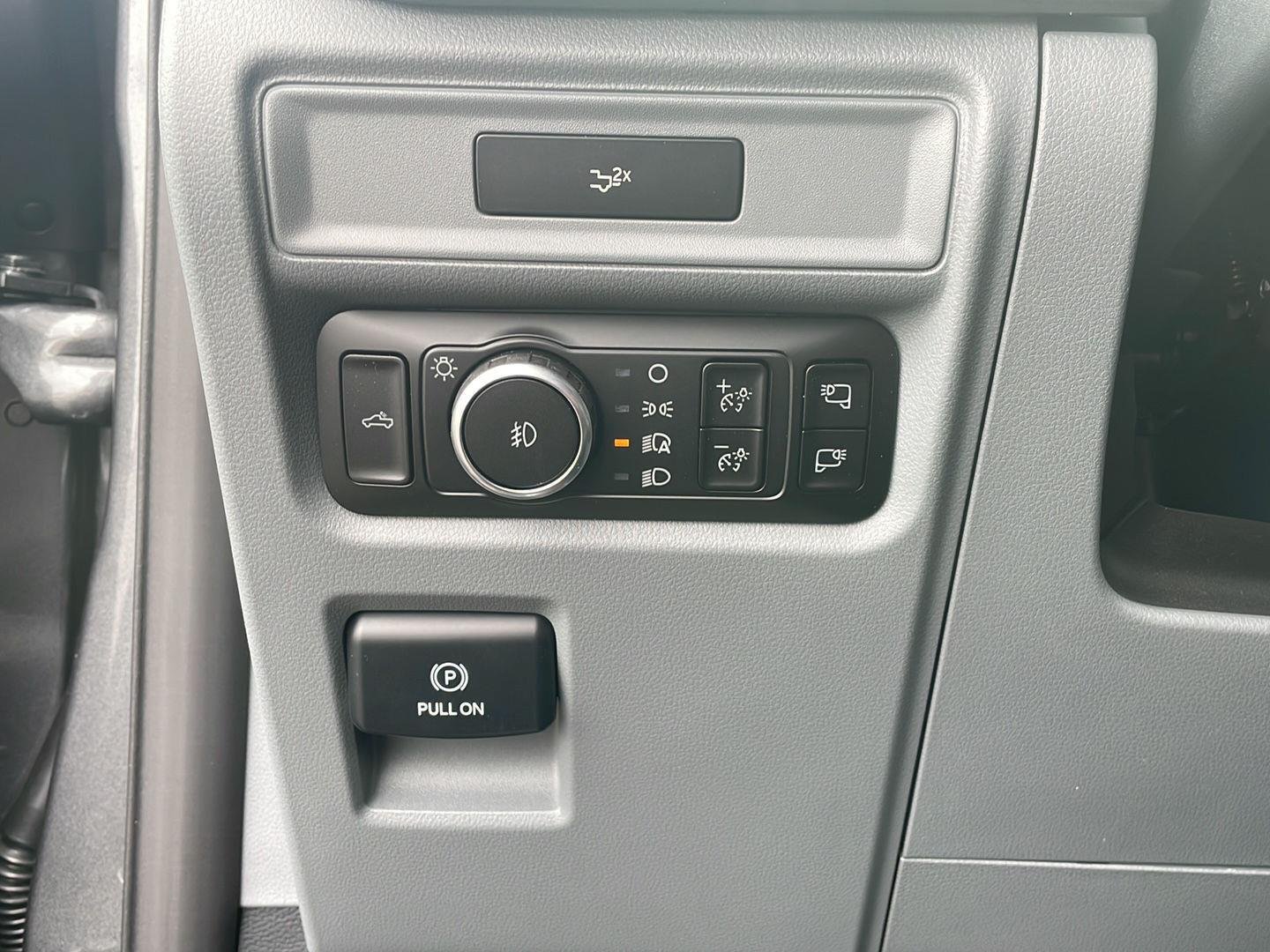 New 2026 Carbonized Gray Metallic Ford XLT image 12