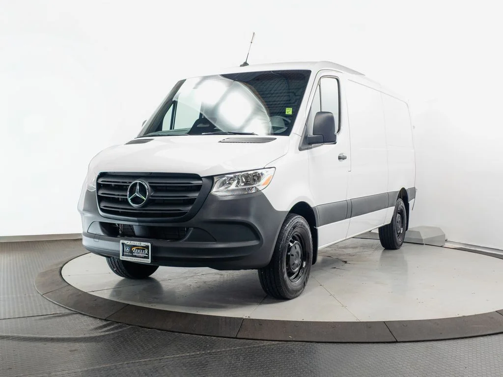 Used 2026  Mercedes-Benz Cargo 144 WB image 3