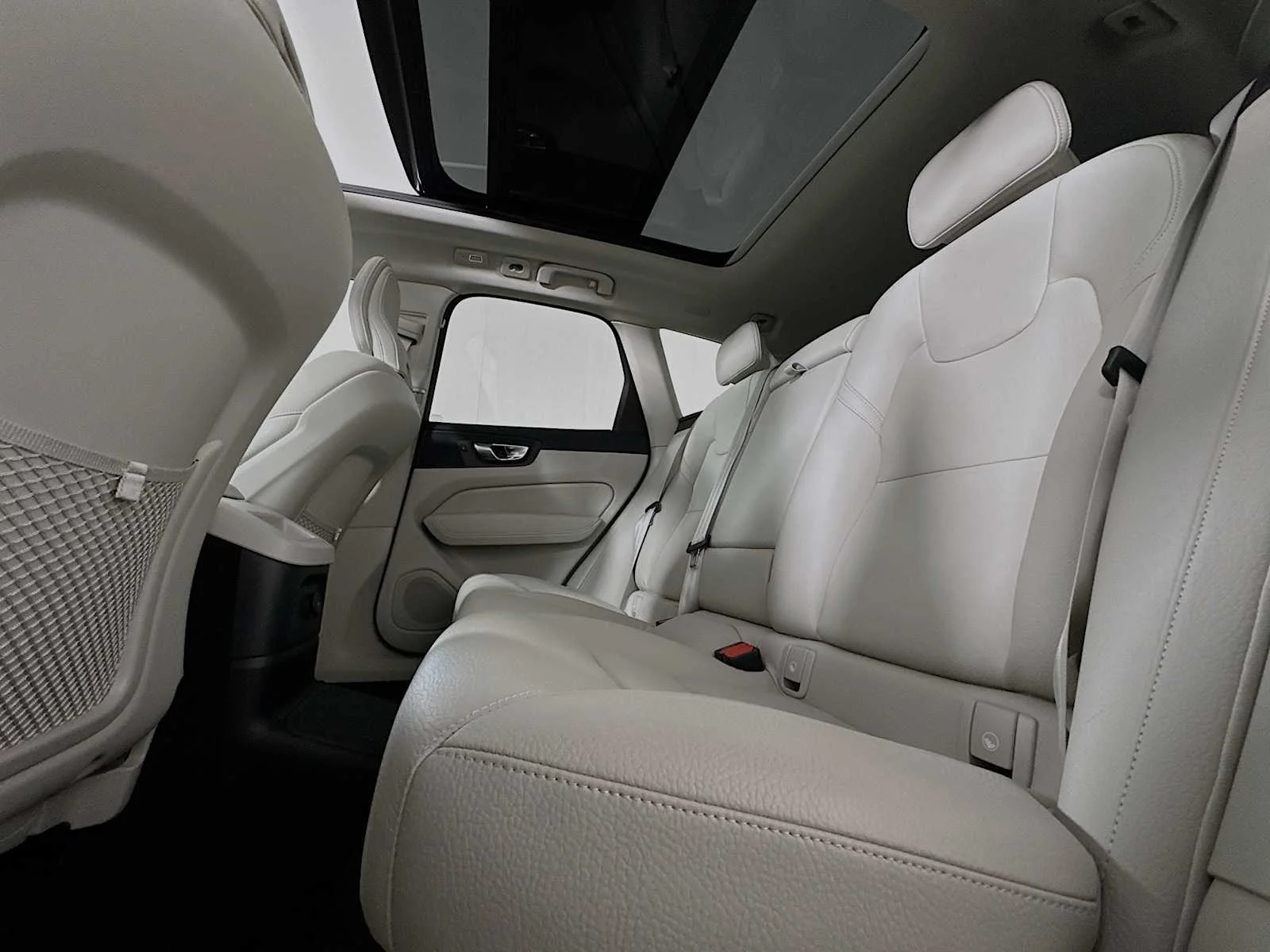 Certified Used 2025 Platinum Grey Volvo Core image 23