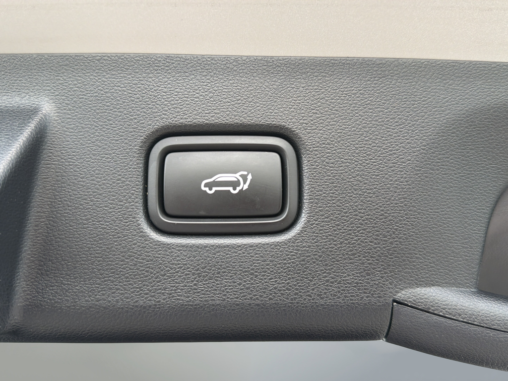Used 2023 Silver Hyundai SEL image 35