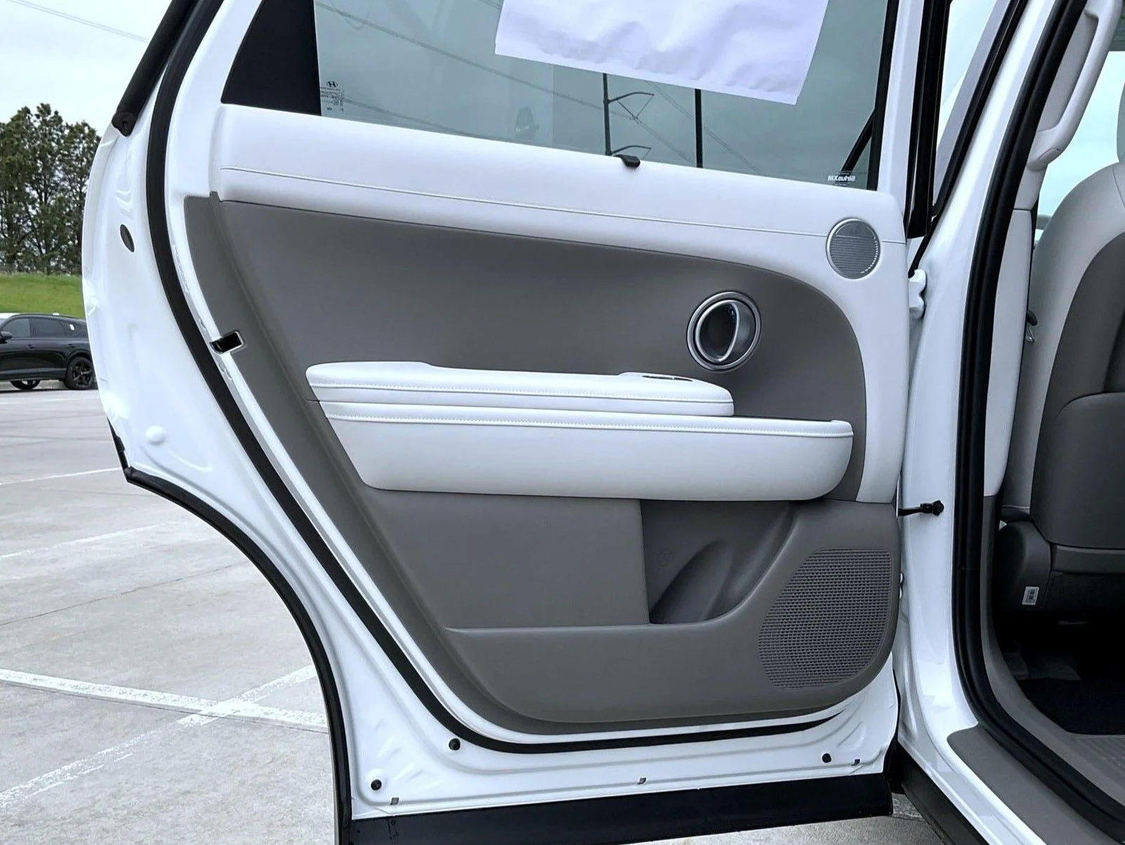 New 2026 White Hyundai SEL Premium image 23