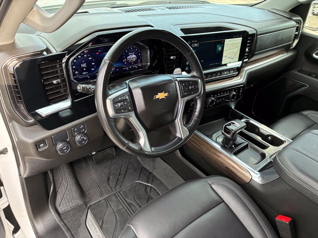 Used 2025 White Chevrolet LT image 16