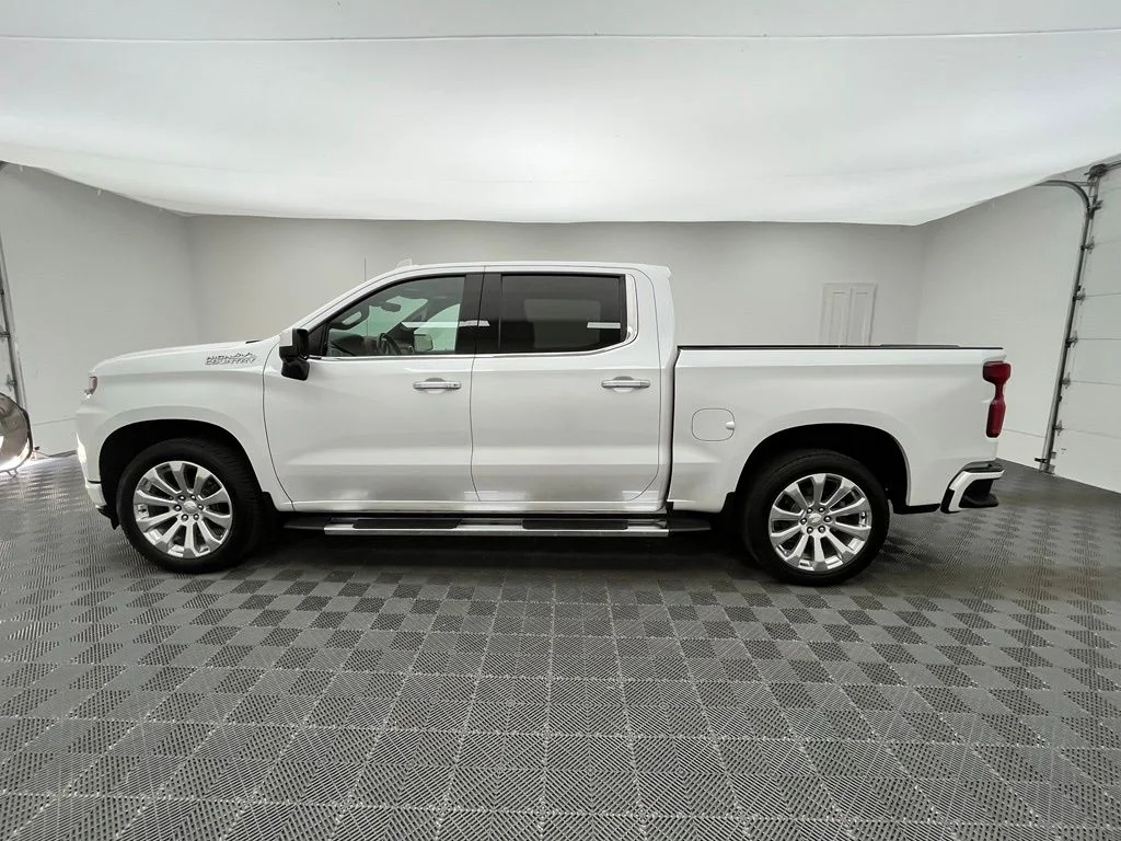 Used 2022 Beige Chevrolet High Country image 13