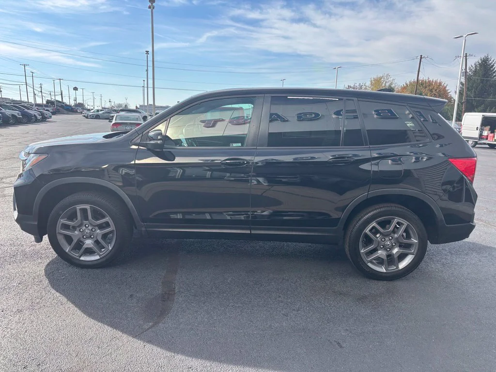 Used 2023 Black Honda EX-L image 8