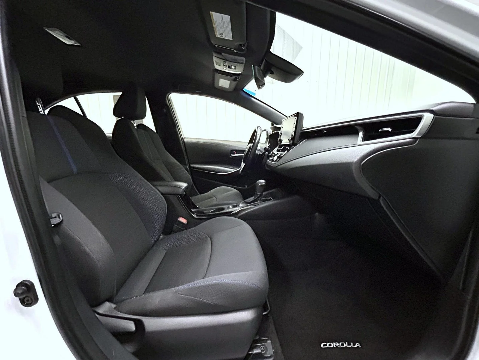 Used 2022 White Toyota SE image 15