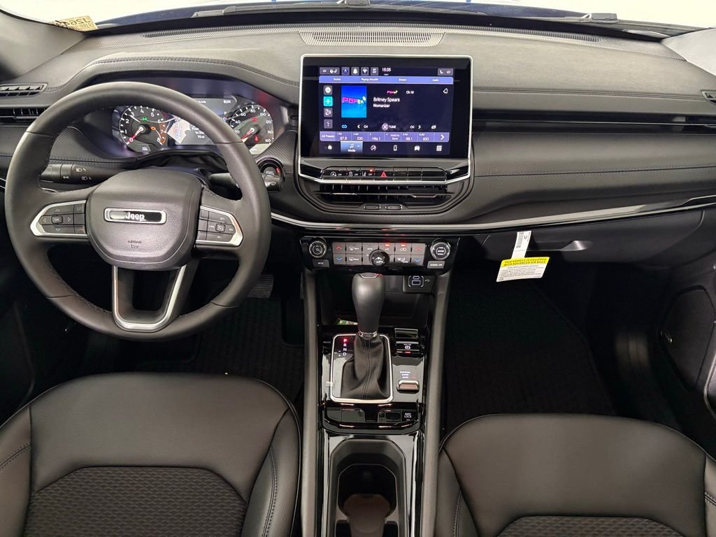 New 2026 Hydro Blue Pearl-Coat Exterior Paint Jeep Latitude image 35