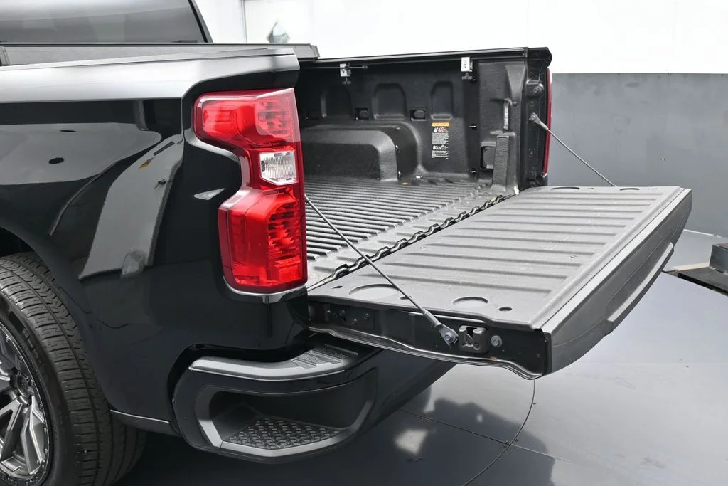 Used 2022 Black Chevrolet Custom image 35