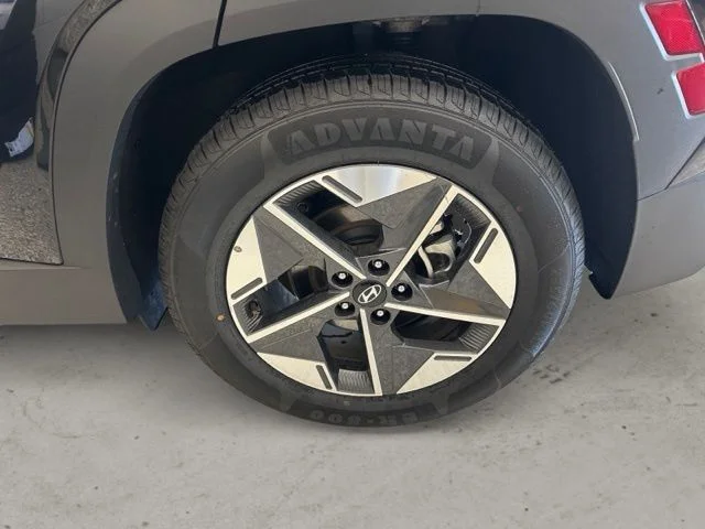 Used 2025 Black Hyundai SEL image 9