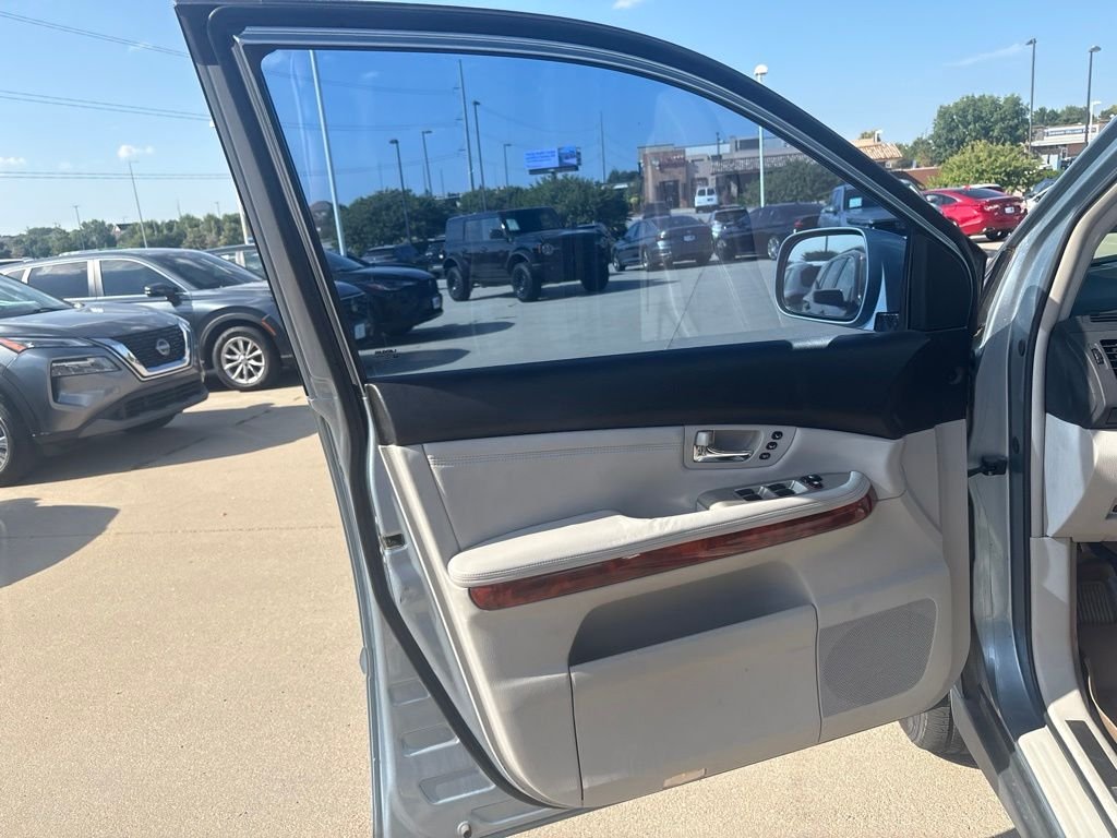 Used 2004 Blue Lexus 330 image 9
