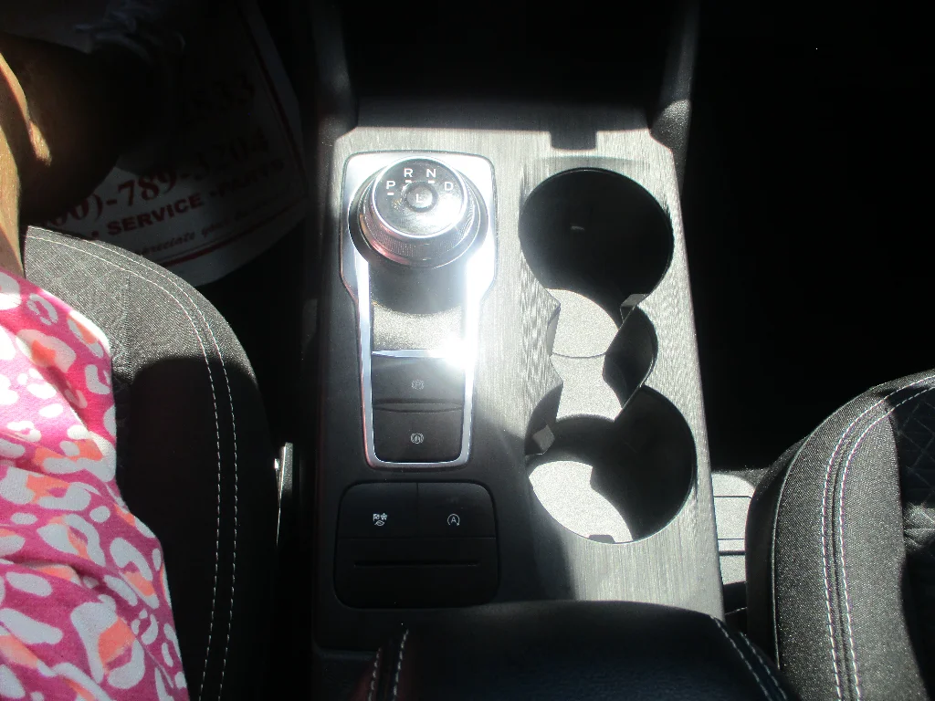 Used 2025 Agate Black Metallic Ford Active image 9