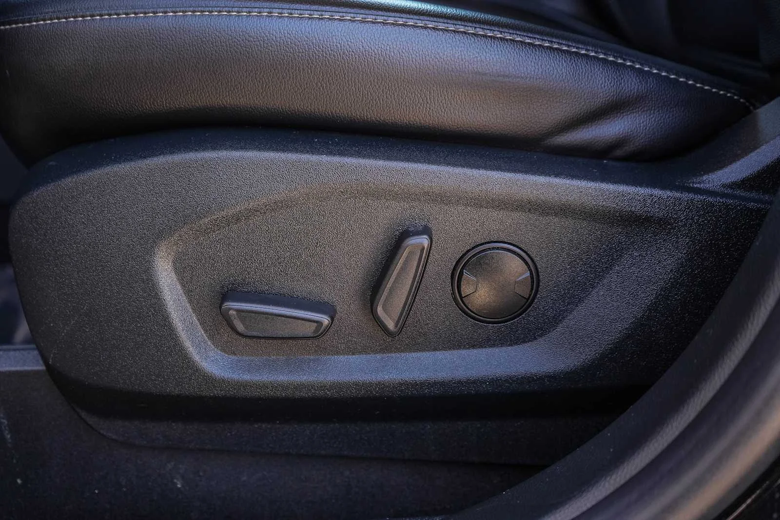 Used 2021 Agate Black Metallic Ford SEL image 22