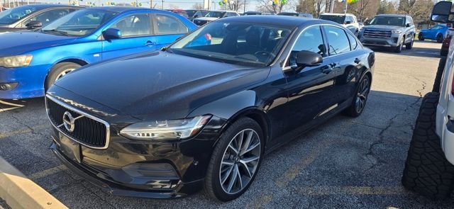 Used 2018 Volvo S90 Momentum with VIN LVY992MK8JP037691 for sale in Valparaiso, IN