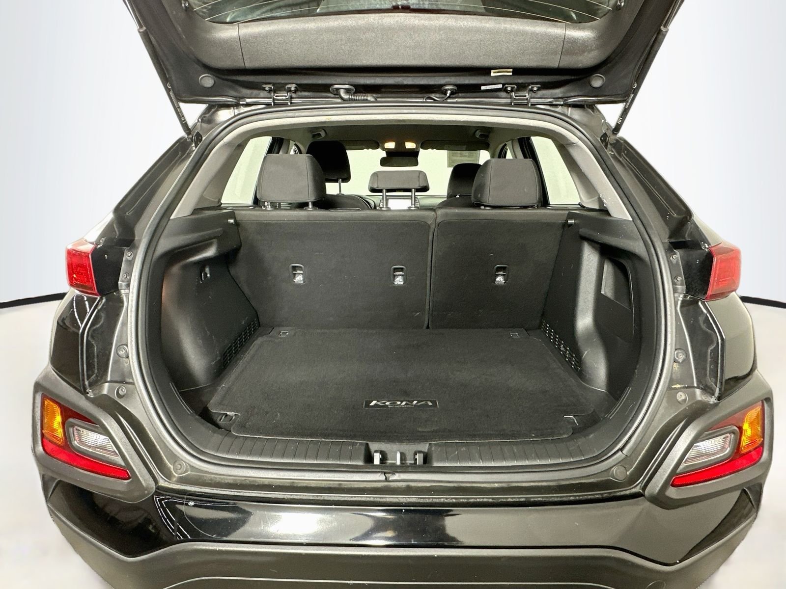 Used 2019 Ultra Black Pearl Hyundai SE image 24