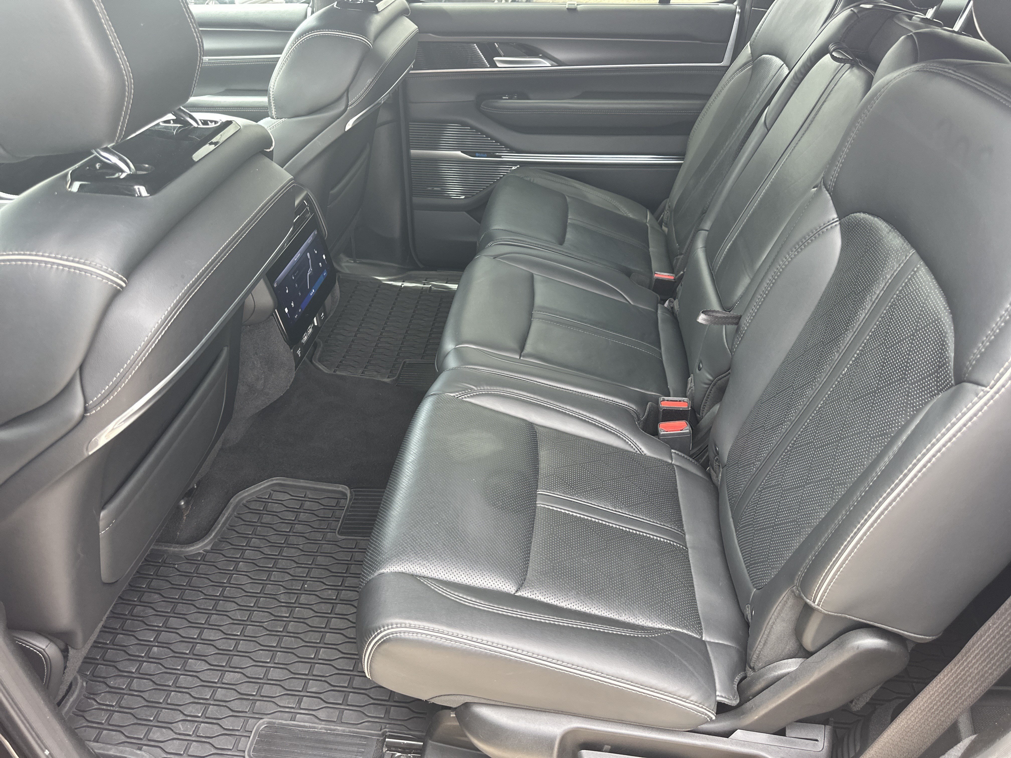 2024 Jeep Grand Wagoneer L Series II - Photo 21